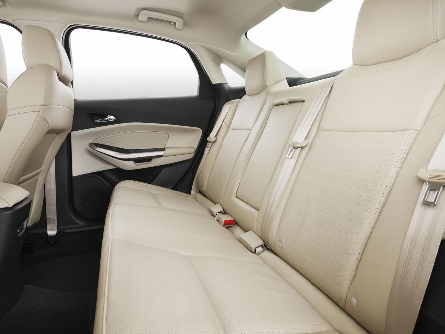 Интерьер Ford Escort 2014 года  (фото 11 из 20)